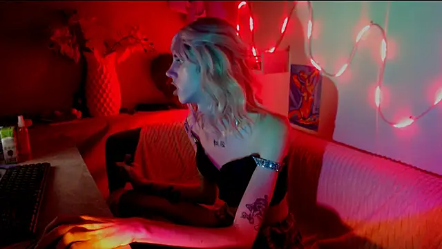 Snapshot of AlexNaughty14 chatting on October 19, 2025, 8:28 am AlexNaughty14 online show from October 19, 2025, 8:28 am