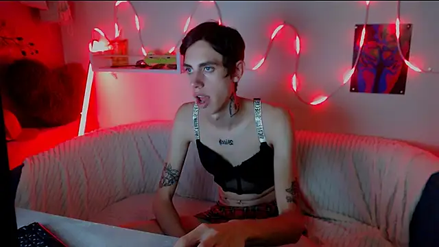 Snapshot of AlexNaughty14 chatting on October 3, 2025, 8:38 am AlexNaughty14 online show from October 3, 2025, 8:38 am