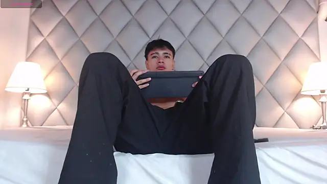 Clement Reyes online show from October 2, 2025, 12:52 pm