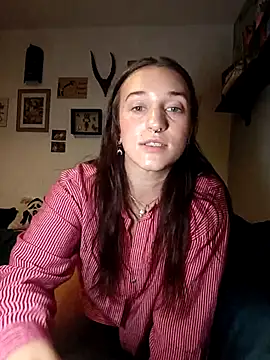 laradoom online show from September 17, 2025, 10:01 pm
