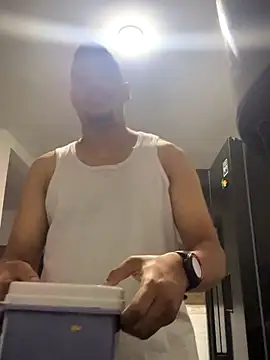 santiyy online show from September 18, 2025, 2:03 am