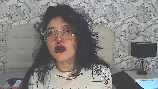 SabrinaV  online show from April 2, 2026, 12:12 pm