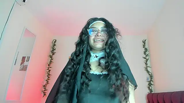 SabrinaV  online show from October 6, 2025, 11:44 am