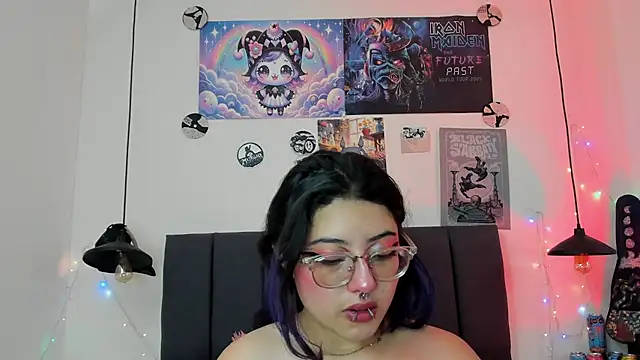 SabrinaV  online show from May 8, 2026, 11:25 am