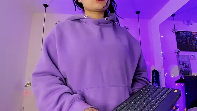 SabrinaV  online show from May 26, 2026, 11:19 am