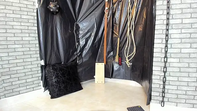 Snapshot of BDSM_MEDUZA chatting on October 4, 2025, 12:39 pm BDSM MEDUZA online show from October 4, 2025, 12:39 pm