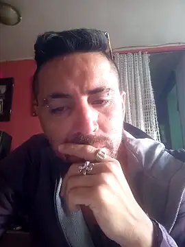 Snapshot of Lionardovssf35 chatting on October 3, 2025, 9:27 pm Lionardovssf35 online show from October 3, 2025, 9:27 pm