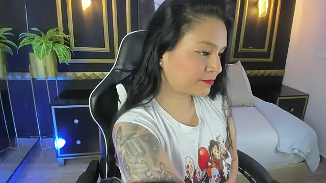 Snapshot of nare_celebi_ chatting on October 18, 2025, 8:33 pm nare celebi online show from October 18, 2025, 8:33 pm