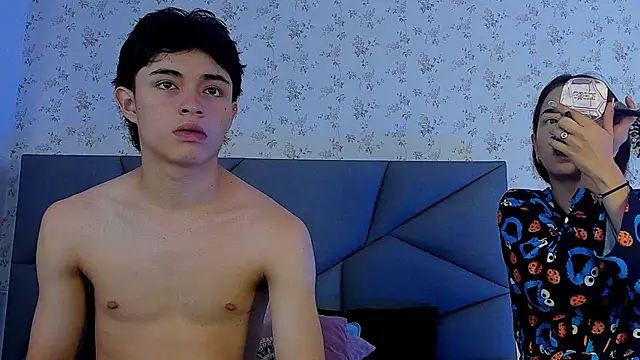 meganandtylerr19 online show from November 11, 2025, 12:22 pm