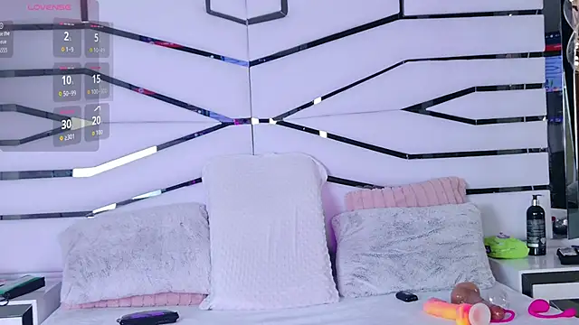 Snapshot of IrissBloom chatting on October 30, 2025, 7:11 pm IrissBloom online show from October 30, 2025, 7:11 pm