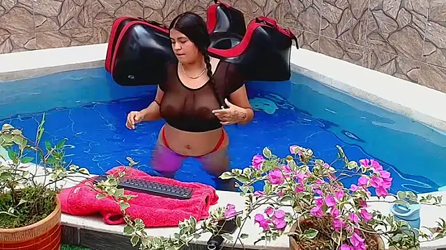 Selenegomezz online show from December 1, 2025, 7:26 pm