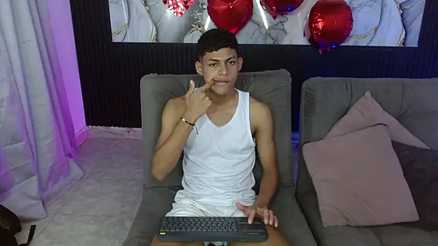 Snapshot of deivid_bigcock1 chatting on September 25, 2025, 6:47 pm deivid bigcock1 online show from September 25, 2025, 6:47 pm