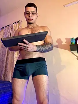 Snapshot of Matt_your_master_ chatting on October 16, 2025, 12:52 am Matt your master online show from October 16, 2025, 12:52 am