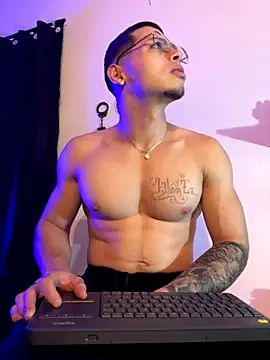 Snapshot of Matt_your_master_ chatting on November 2, 2025, 10:42 am Matt your master online show from November 2, 2025, 10:42 am