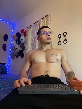 Snapshot of Matt_your_master_ chatting on October 18, 2025, 12:34 am Matt your master online show from October 18, 2025, 12:34 am