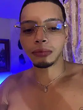 Snapshot of Matt_your_master_ chatting on October 30, 2025, 11:01 pm Matt your master online show from October 30, 2025, 11:01 pm