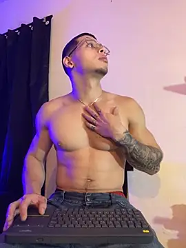 Snapshot of Matt_your_master_ chatting on November 4, 2025, 11:14 am Matt your master online show from November 4, 2025, 11:14 am