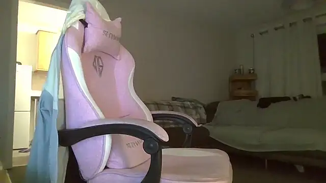 HeftyBoat6 online show from April 19, 2026, 3:18 am