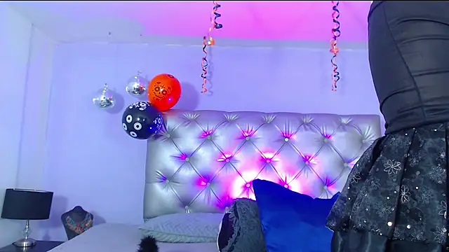 Snapshot of Emily_Swiftt chatting on October 28, 2025, 3:29 am Emily Swiftt online show from October 28, 2025, 3:29 am