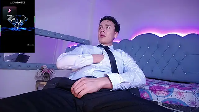 Snapshot of Andrew_Thomas_ chatting on October 29, 2025, 3:05 am Andrew Thomas online show from October 29, 2025, 3:05 am