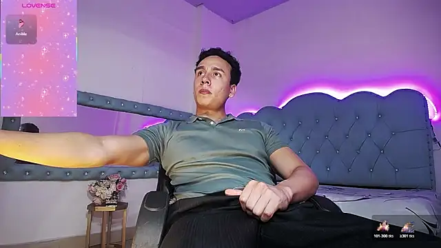 Snapshot of Andrew_Thomas_ chatting on November 5, 2025, 1:20 am Andrew Thomas online show from November 5, 2025, 1:20 am