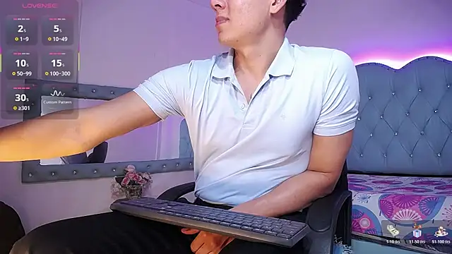 Snapshot of Andrew_Thomas_ chatting on October 30, 2025, 3:38 am Andrew Thomas online show from October 30, 2025, 3:38 am