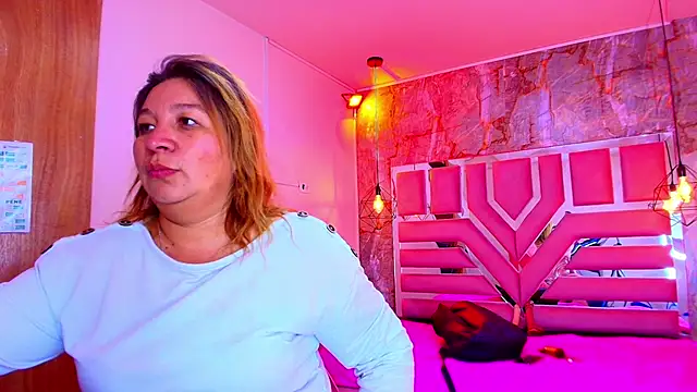 MaylinRosse  online show from December 18, 2025, 7:07 pm