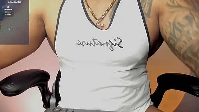 Snapshot of chrizmacgregor chatting on October 7, 2025, 11:28 pm chrizmacgregor online show from October 7, 2025, 11:28 pm