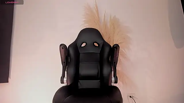 Snapshot of chrizmacgregor chatting on October 14, 2025, 9:36 pm chrizmacgregor online show from October 14, 2025, 9:36 pm