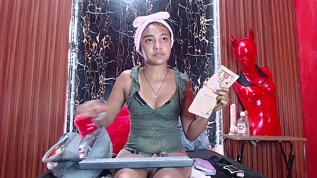 MadelinPaterson online show from January 17, 2026, 4:54 pm