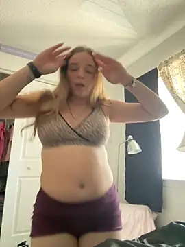 Snapshot of blondefun3818 chatting on October 23, 2025, 7:34 pm blondefun3818 online show from October 23, 2025, 7:34 pm