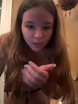 Snapshot of blondefun3818 chatting on October 28, 2025, 2:56 am blondefun3818 online show from October 28, 2025, 2:56 am