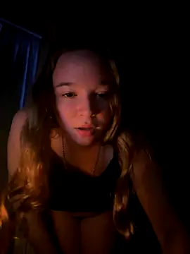 Snapshot of blondefun3818 chatting on October 3, 2025, 2:15 am blondefun3818 online show from October 3, 2025, 2:15 am