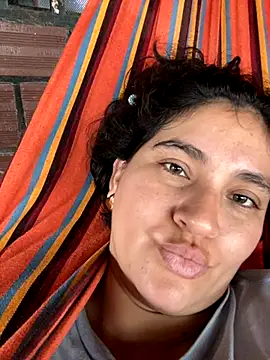 lunasexyhot18 online show from October 3, 2025, 4:19 pm