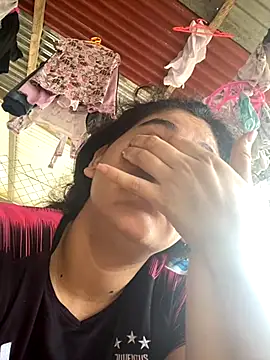 lunasexyhot18 online show from October 28, 2025, 5:12 pm