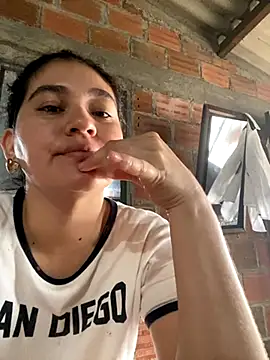 lunasexyhot18 online show from October 1, 2025, 3:27 pm