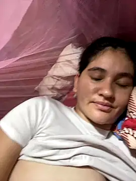 lunasexyhot18 online show from October 23, 2025, 5:22 pm