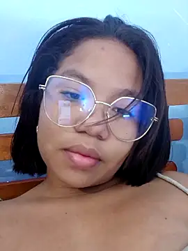 Snapshot of little_onixx chatting on October 28, 2025, 11:09 am little onixx online show from October 28, 2025, 11:09 am