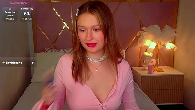 ChloeLavender online show from September 19, 2025, 1:26 pm