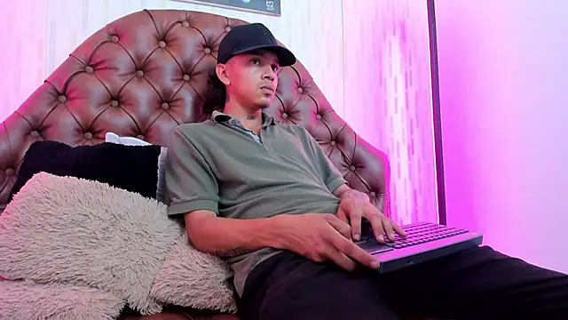 noah blake0 online show from October 8, 2025, 2:46 am