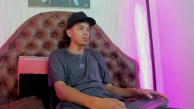 noah blake0 online show from October 1, 2025, 2:27 am