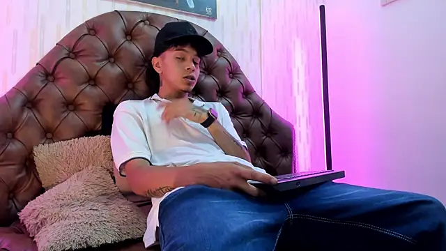 noah blake0 online show from October 8, 2025, 9:48 pm