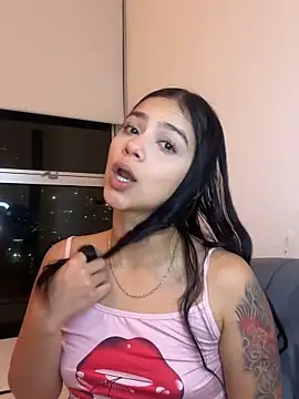 Snapshot of Mia_fire666 chatting on December 5, 2025, 2:32 am Mia fire666 online show from December 5, 2025, 2:32 am