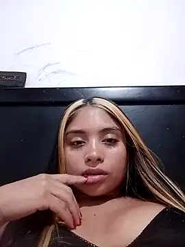 Donceella0024 online show from September 18, 2025, 4:04 am