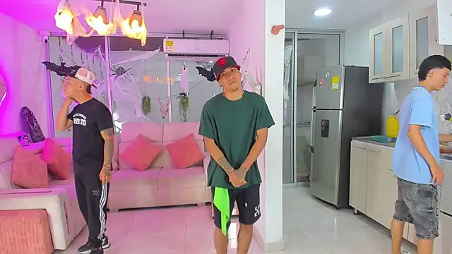 Snapshot of Houseofwarrios chatting on October 9, 2025, 5:19 am Houseofwarrios online show from October 9, 2025, 5:19 am