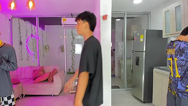 Snapshot of Houseofwarrios chatting on September 22, 2025, 3:23 am Houseofwarrios online show from September 22, 2025, 3:23 am