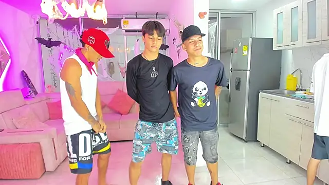 Snapshot of Houseofwarrios chatting on October 12, 2025, 5:31 am Houseofwarrios online show from October 12, 2025, 5:31 am