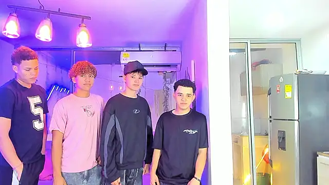 Snapshot of Houseofwarrios chatting on February 8, 2026, 5:27 am Houseofwarrios online show from February 8, 2026, 5:27 am