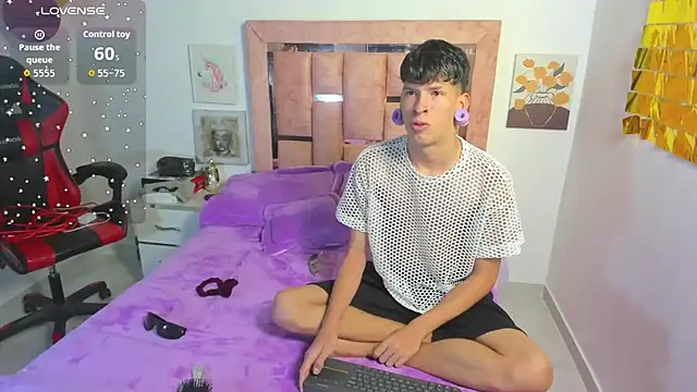 DemianSalvatore online show from January 5, 2026, 8:45 pm