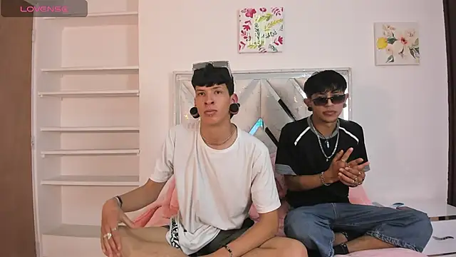 DemianSalvatore online show from September 20, 2025, 12:32 pm